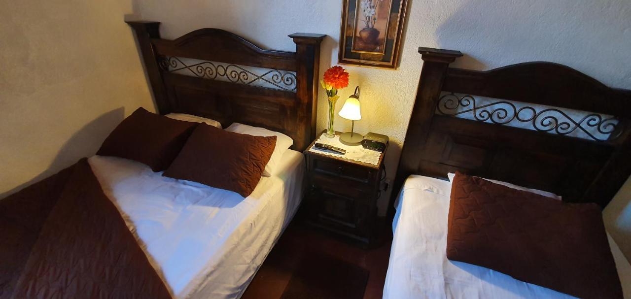 Bed and Breakfast Parrot House Antigua Exterior foto