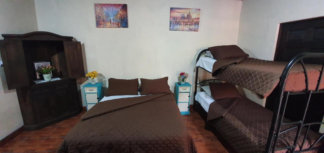 Bed and Breakfast Parrot House Antigua Exterior foto